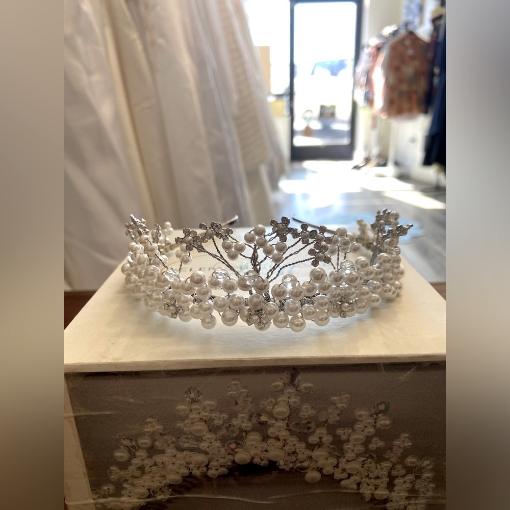 NWT Elen Henderson Tiara